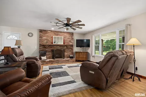 Living - 21087 N 25 E Rd, Danvers, IL 61732 photo 1 of 3