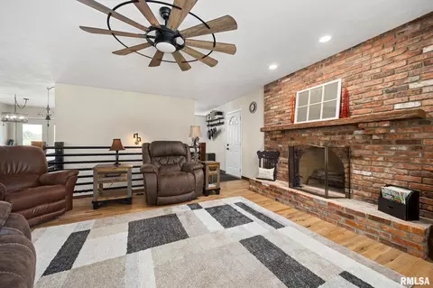 Living - 21087 N 25 E Rd, Danvers, IL 61732 photo 3 of 3