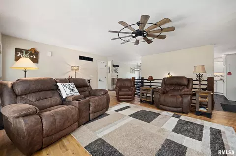 Living - 21087 N 25 E Rd, Danvers, IL 61732 photo 2 of 3