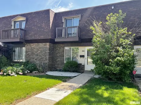4022 N Westport Ct, Peoria, IL 61615
