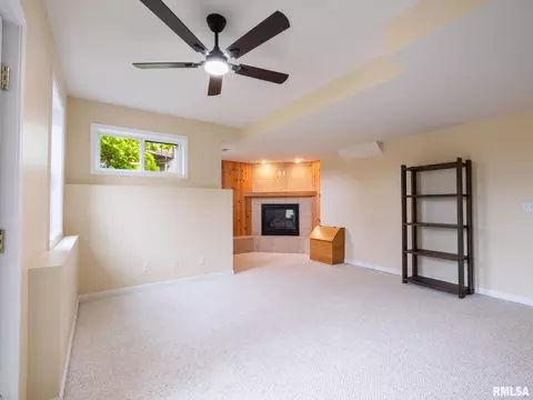 Living - 4906 S Sir Lionel Ct, Mapleton, IL 61547 photo 4 of 5