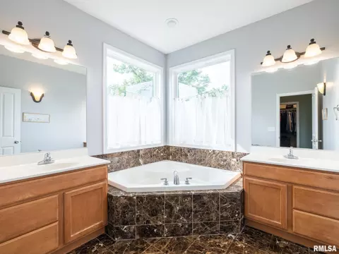 Bath - 4906 S Sir Lionel Ct, Mapleton, IL 61547 photo 1 of 3