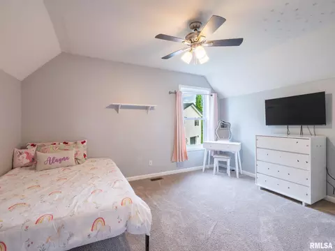 Bedroom - 4906 S Sir Lionel Ct, Mapleton, IL 61547 photo 4 of 10