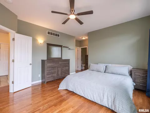 Bedroom - 4906 S Sir Lionel Ct, Mapleton, IL 61547 photo 2 of 10
