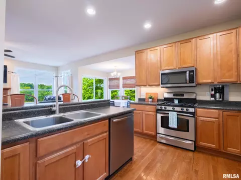 Kitchen - 4906 S Sir Lionel Ct, Mapleton, IL 61547 photo 4 of 5