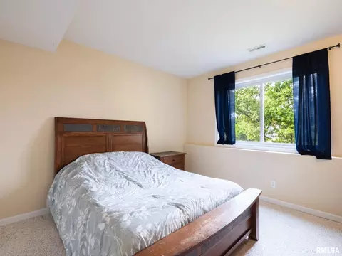 Bedroom - 4906 S Sir Lionel Ct, Mapleton, IL 61547 photo 8 of 10