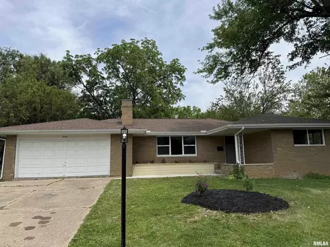 4030 N Brookdale Pl, Peoria, IL 61614