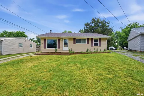 2224 N Knollaire Dr, Washington, IL 61571