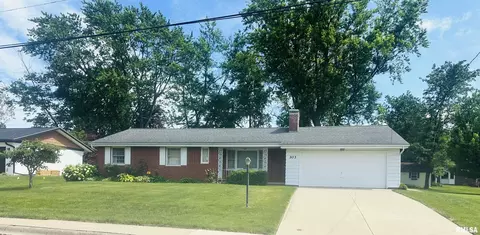 303 Oakwood Cir, Washington, IL 61571