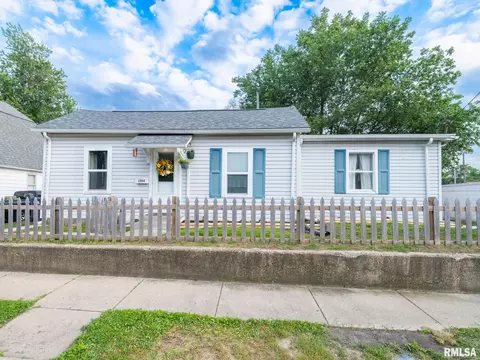 1204 Ann Eliza St, Pekin, IL 61554