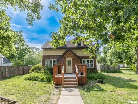 811 N 6th St, Chillicothe, IL 61523
