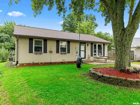 110 Briar Ct, Washington, IL 61571