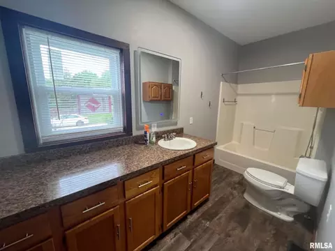 Bath - 304 E Summit St, Macomb, IL 61455 photo 1 of 3