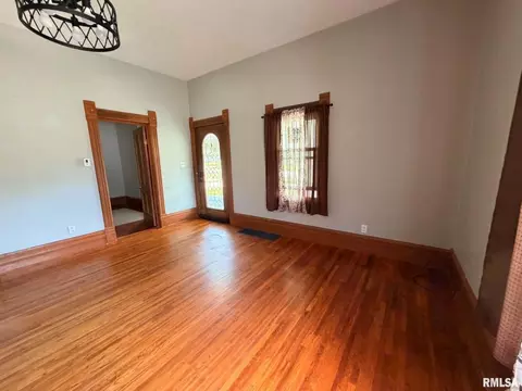 Living - 304 E Summit St, Macomb, IL 61455 photo 3 of 3