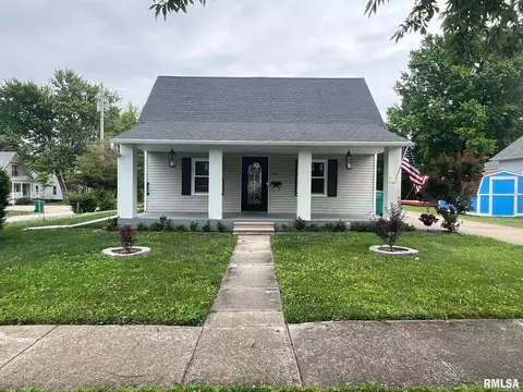 304 E Summit St, Macomb, IL 61455