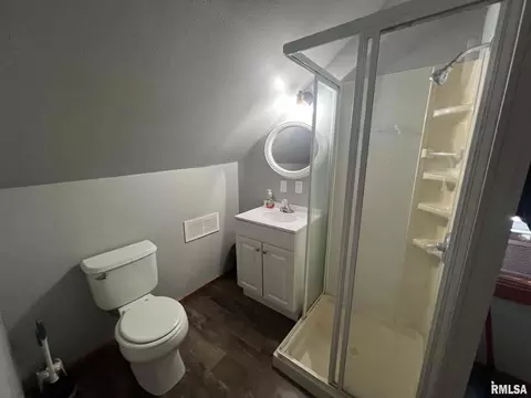 Bath - 304 E Summit St, Macomb, IL 61455 photo 3 of 3