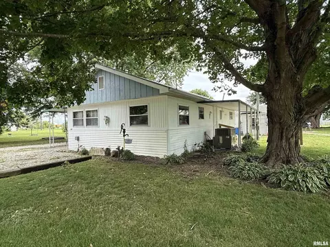 502 W South St, Astoria, IL 61501
