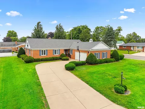 601 S West St, Tremont, IL 61568