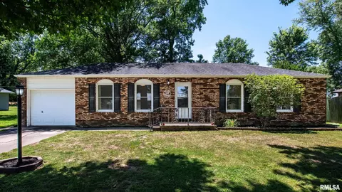 2215 Michelle Dr, Marion, IL 62959