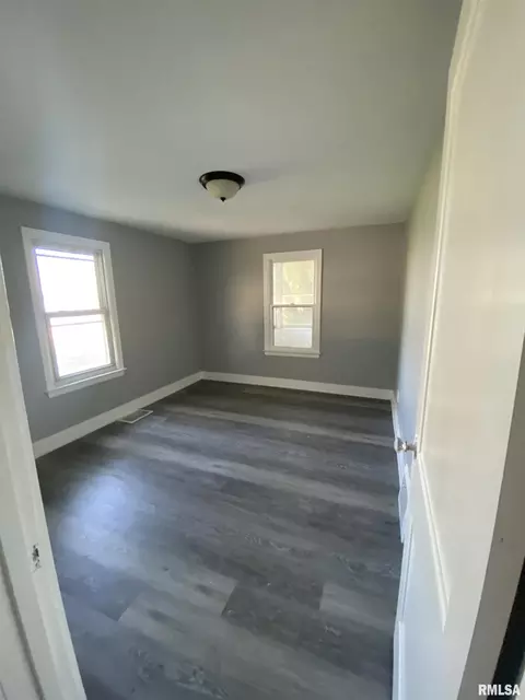 Bedroom - 26334 E Il Hwy 9 Hwy, Canton, IL 61520 photo 1 of 4
