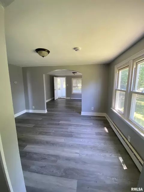 Entry Way - 26334 E Il Hwy 9 Hwy, Canton, IL 61520 photo 1 of 2
