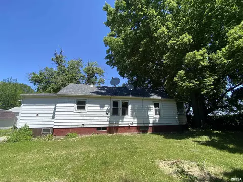 Exterior - 26334 E Il Hwy 9 Hwy, Canton, IL 61520 photo 8 of 9