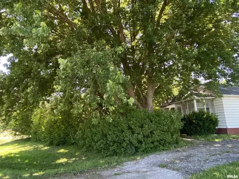 Exterior - 26334 E Il Hwy 9 Hwy, Canton, IL 61520 photo 5 of 9