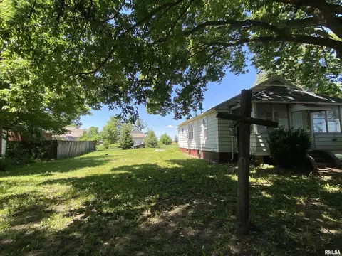 Exterior - 26334 E Il Hwy 9 Hwy, Canton, IL 61520 photo 7 of 9