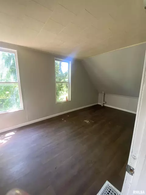Bedroom - 624 E Maple St, Canton, IL 61520 photo 6 of 6