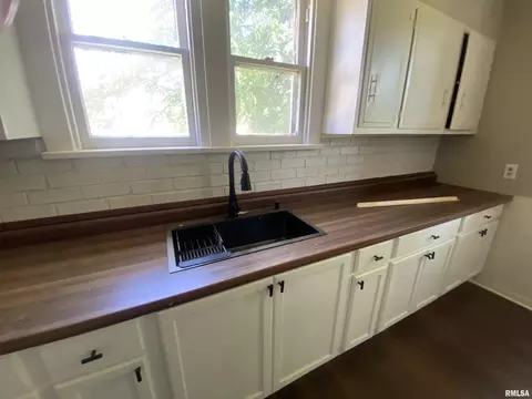 Kitchen - 624 E Maple St, Canton, IL 61520 photo 2 of 2