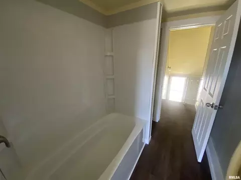 Entry Way - 624 E Maple St, Canton, IL 61520 photo 6 of 7