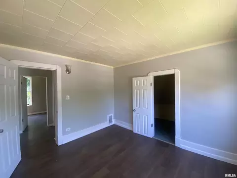 Bedroom - 624 E Maple St, Canton, IL 61520 photo 4 of 6