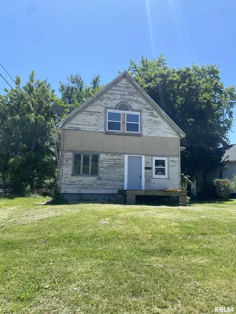 624 E Maple St, Canton, IL 61520