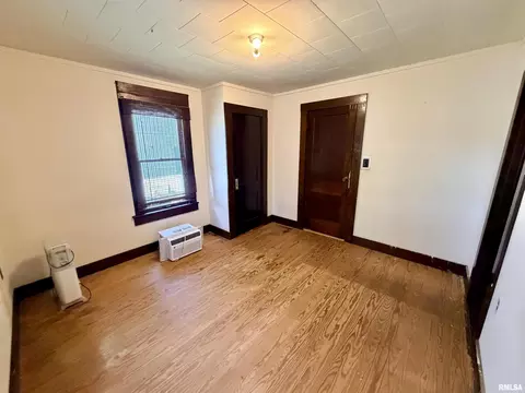 Bedroom - 209 Douglas St, Anna, IL 62906 photo 2 of 4