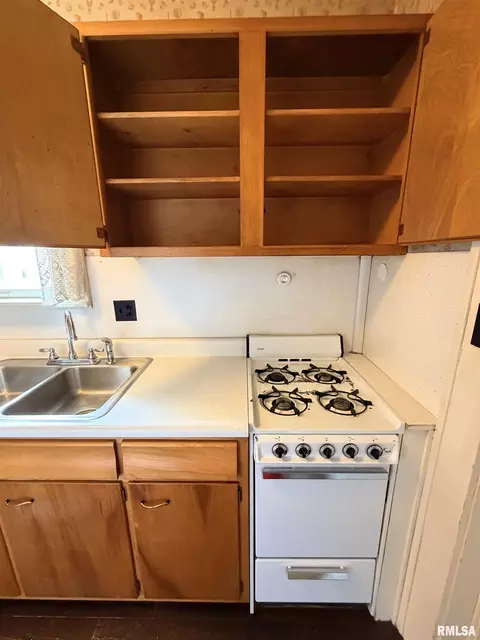 Kitchen - 209 Douglas St, Anna, IL 62906 photo 2 of 3