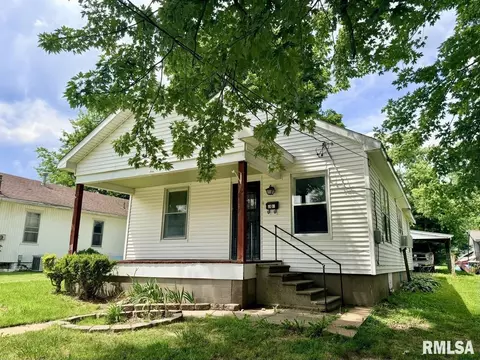 Exterior - 209 Douglas St, Anna, IL 62906 photo 3 of 9