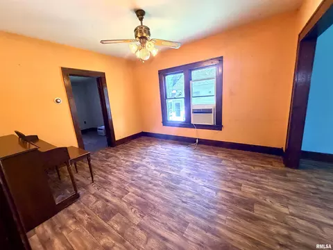 Living - 209 Douglas St, Anna, IL 62906 photo 2 of 2
