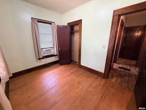 Bedroom - 209 Douglas St, Anna, IL 62906 photo 4 of 4