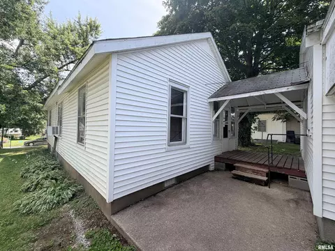 Exterior - 209 Douglas St, Anna, IL 62906 photo 6 of 9