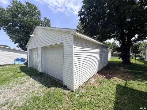 Other - 209 Douglas St, Anna, IL 62906 photo 2 of 9