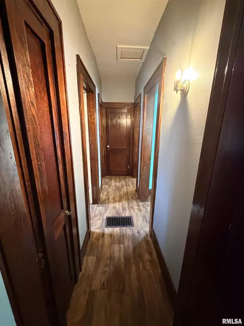Entry Way - 209 Douglas St, Anna, IL 62906 photo 1 of 2