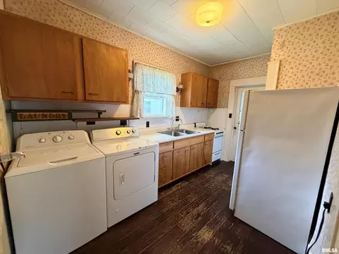 Other - 209 Douglas St, Anna, IL 62906 photo 5 of 9