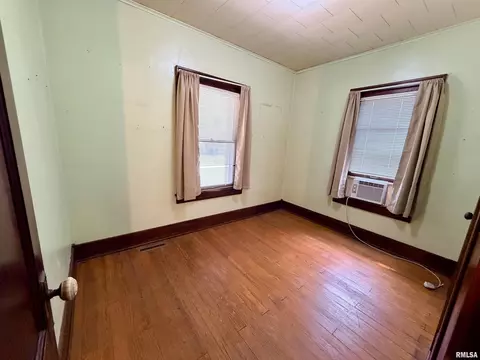 Bedroom - 209 Douglas St, Anna, IL 62906 photo 3 of 4