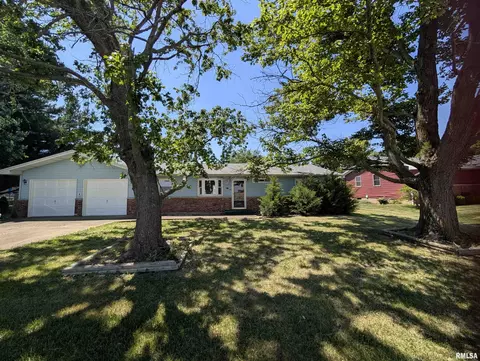 610 W Clinton St, Brimfield, IL 61517