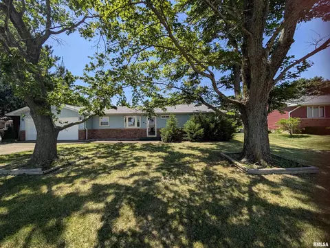 610 W Clinton St, Brimfield, IL 61517