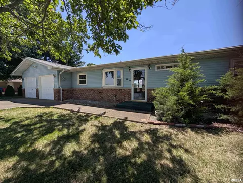 610 W Clinton St, Brimfield, IL 61517