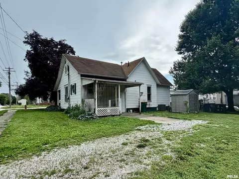332 E Summit St, Macomb, IL 61455