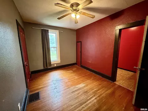 332 E Summit St, Macomb, IL 61455 photo 9