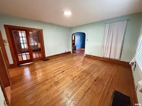 332 E Summit St, Macomb, IL 61455 photo 4