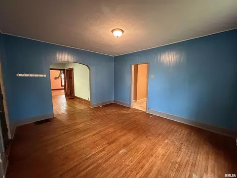 332 E Summit St, Macomb, IL 61455 photo 2
